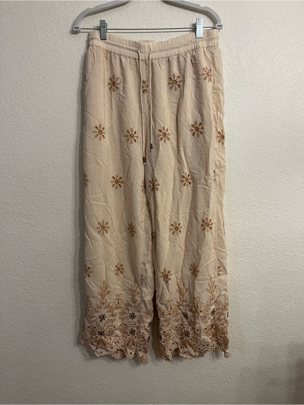 Lightweight boho beach pants Zara Beige Wide-Leg Embroidered with  Drawstring